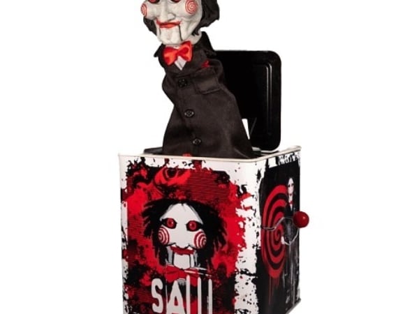 I want to play a game！美國玩具廠牌 MEZCO 推出超驚悚《奪魂鋸》比利驚嚇盒