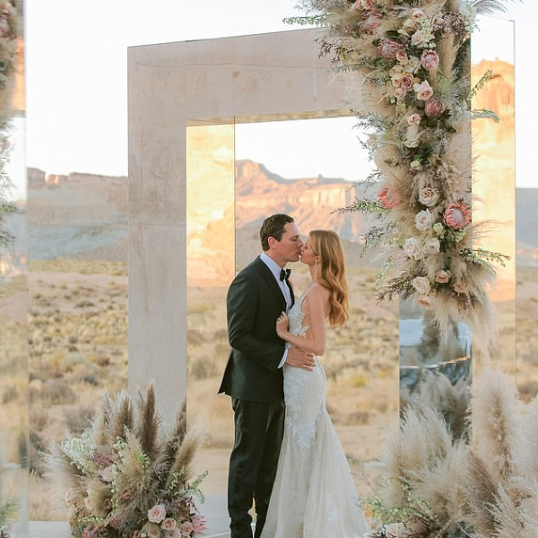 50 歲電音教父 DJ Tiësto 與小 27 歲模特兒女友結婚，「沙漠婚禮」浪漫迎娶嫩妻！