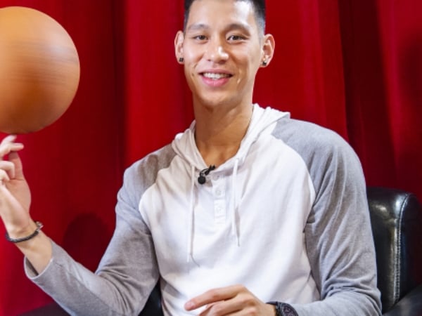 每個月領超過 8 萬?!林書豪「NBA 退休金」詳細價碼曝光,球迷羨慕:「沒球打也能躺著賺!」