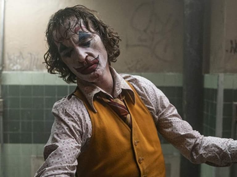 《小丑:雙重瘋狂》將上映!瓦昆菲尼克斯 Joaquin Phoenix 曾演到入魔,日記內容曝光「超黑暗」!
