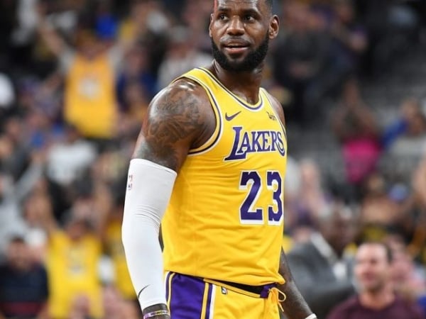 Curry 衝到前 10、Kobe 只排第 14?!美媒評選「NBA 史上前 50 大球星」榜單出爐!