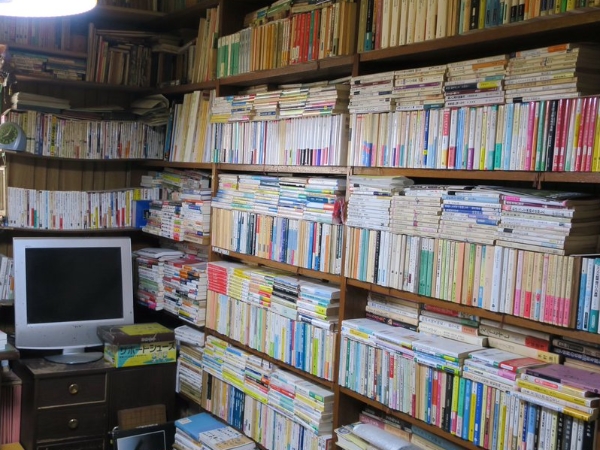 日本網友整理「愛看書」逝世叔父的住家遺物，多到誇張令網友直呼：這根本是書蟲天堂！