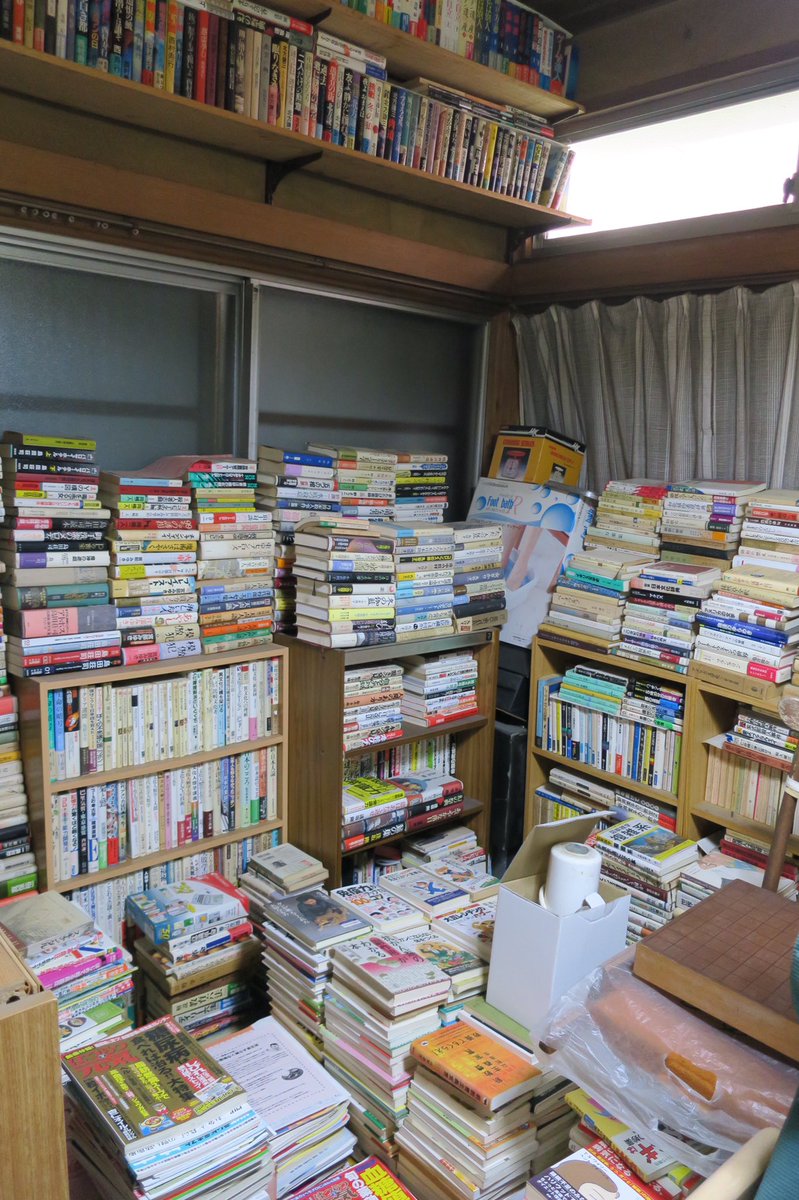 日本網友整理「愛看書」逝世叔父的住家遺物,多到誇張令網友直呼:這根本是書蟲天堂!