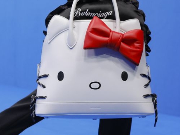Hello Kitty 也來走時裝週？街頭霸主 Balenciaga 2020 大秀再度惡搞時尚，但這次你還會想跟風嗎？