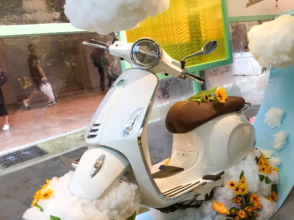袁艾菲化身一日店長 零距離分享 Vespa 的義式美好