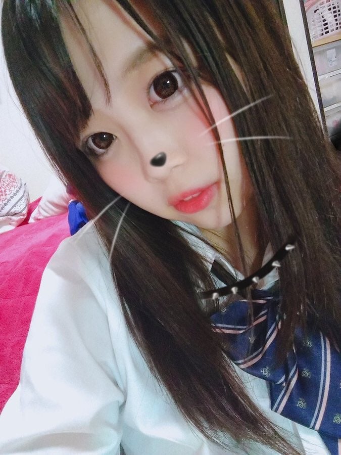 「肥窮男」分手甜心妹上網徵女友⋯3 天後火速交到「爆乳新歡」!新女友「真實身份」引熱議