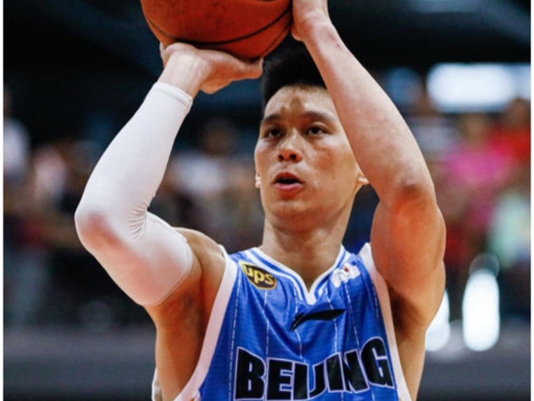 NBA 9 年資歷不是假的！林書豪 CBA 處女秀輕鬆拿 21 分，開賽不到 18 秒外線空心入網！