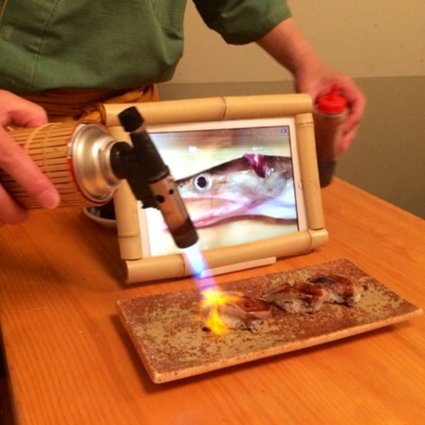 魚肉好吃嗎？日本獵奇壽司店，讓你邊看著魚生前的照片邊吃生魚片