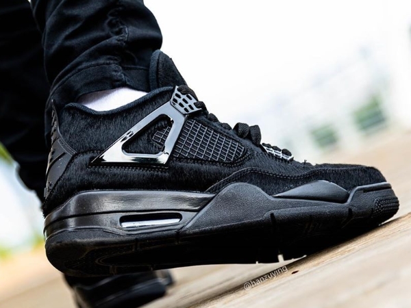 你也患有「黑鞋中毒症」？！沒關係，這邊幫你整理 Supreme、Air Jordan 4 處方籤等你服用！
