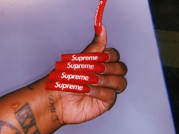 女生福利？Supreme 居然要推出「指甲片」！？腦粉：這次我先不跟了