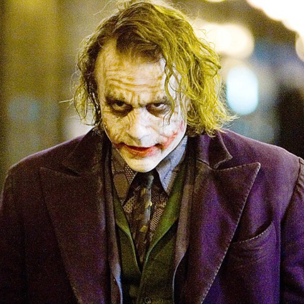 新版《小丑》暗藏彩蛋致敬《黑暗騎士》希斯萊傑，兩代 Joker 同為「方法派」演員！