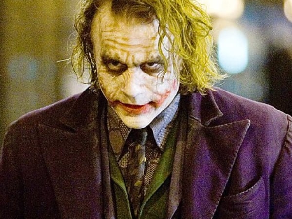 新版《小丑》暗藏彩蛋致敬《黑暗騎士》希斯萊傑,兩代 Joker 同為「方法派」演員!