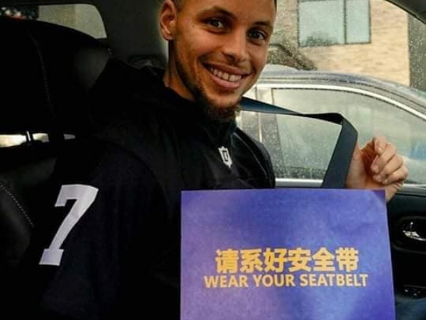 【老 J 推車】臉這麼賣萌、座駕卻兇到爆！盤點 NBA 球星 Stephen Curry 的 5 大名車收藏！
