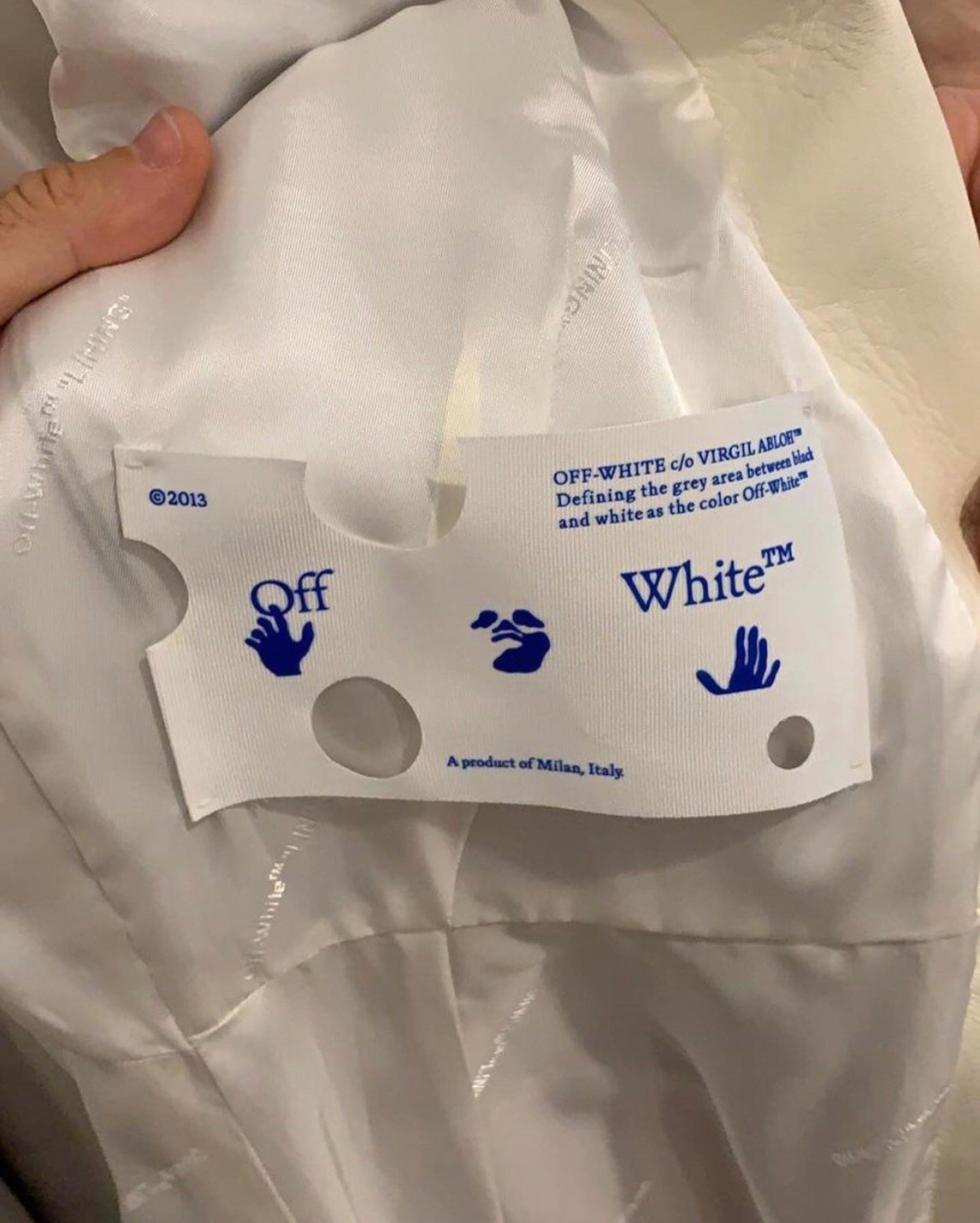 Off-White 全新 Logo 曝光　揮別招牌箭頭與黑白條紋