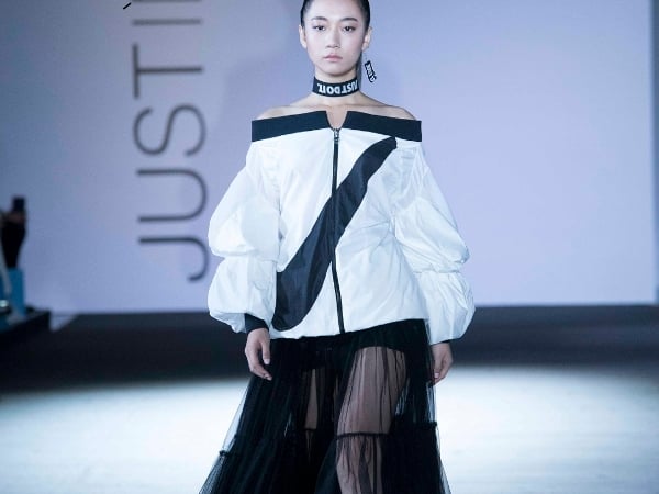 跨界鬼才周裕穎攜手NIKE、LEVI’S® 超狂改造200件舊衣 J.Sheon、Julia站台走秀!JUST IN XX發表永續時尚系列