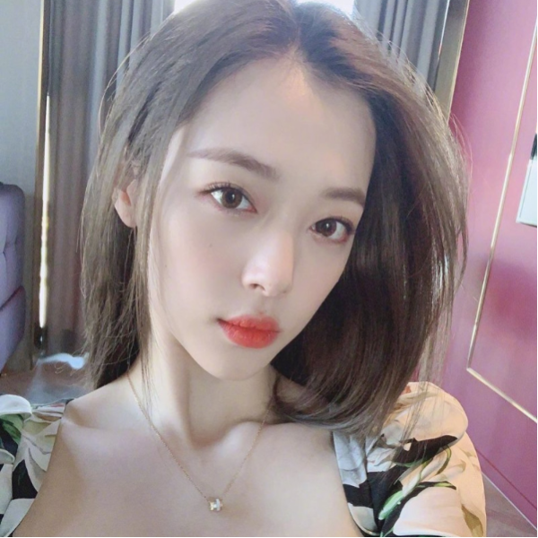 心碎！眾韓星暫停宣傳活動哀悼雪莉，具荷拉催淚發文：「在那個世界真理就做想做的事吧！」