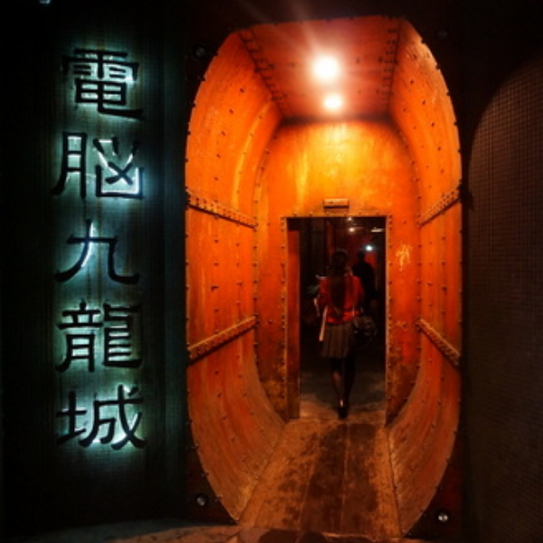打卡要快！日本知名驚悚景點「電腦九龍城」宣告即將關閉，模仿舊香港街景超陰森！