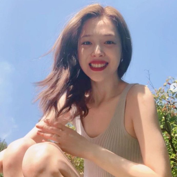 沒發文哀悼雪莉就是冷血？宋茜硬起來怒飆酸民：「我想發就發，管好你自己就行！」