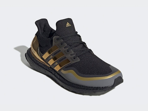 帥到無法直視!adidas UltraBOOST 全新配色「Medal Pack」注入低調黑金