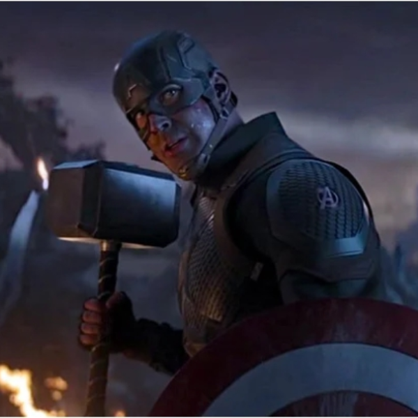 克里斯漢斯沃對美國隊長舉起雷神之槌好生氣，爆笑回嗆：「玩你的小盾牌就好了」！