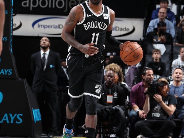 NBA 速報 ／ 狂砍 50 分仍輸球！Kyrie Irving 籃網初登場上演飆分秀，最後一擊失利當場抱頭懊惱不已！