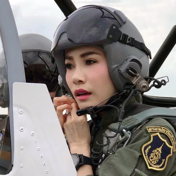 泰國宮廷「空戰」　王妃西尼娜「過份進取」成敗因