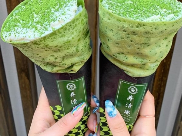 太誘人！日本東京淺草「抹茶可麗餅」SNS 爆紅，飽滿到快垮下來的內餡超實在！