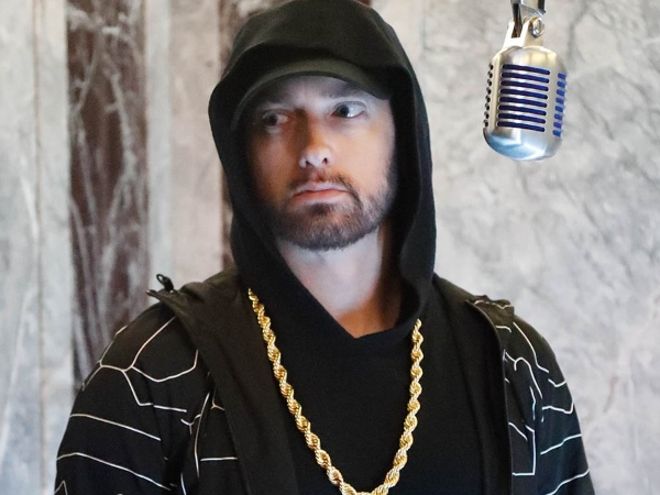 阿姆專輯 Rap 歌詞威脅川普遭美國特勤局上門調查，現在才發現秘密舉報人竟是...