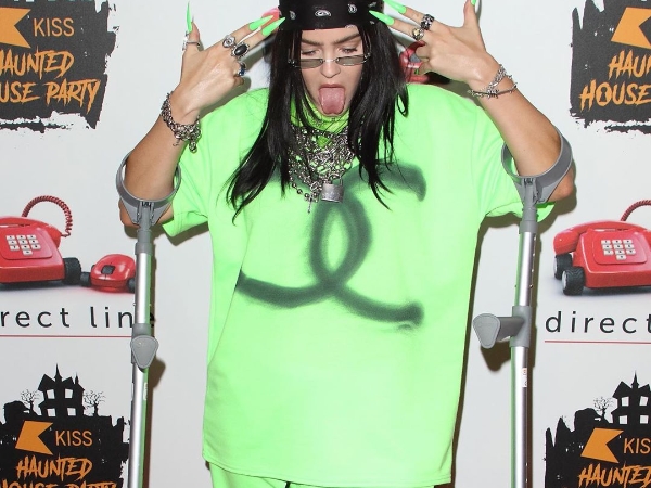 有女星竟扮成 Billie Eilish?Cardi B 這回反而不搞怪?盤點多位女星「萬聖節超狂裝扮」看到你噴飯!