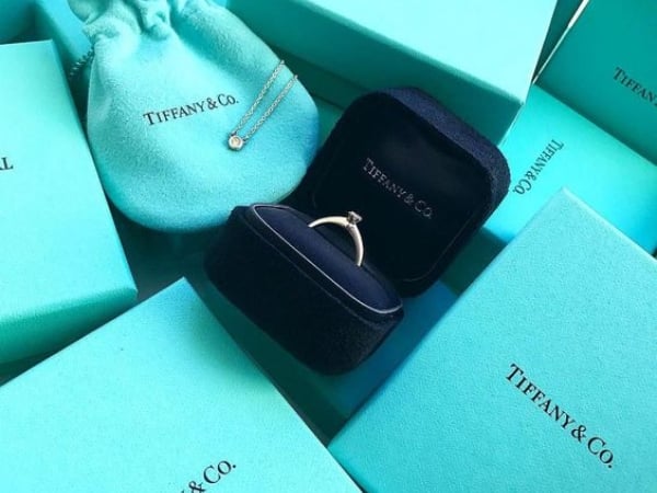 時尚界最震撼的併購！LV 即將和 Tiffany 成為一家人？精品龍頭 LVMH 證實將用「天價」收購！
