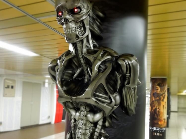 東京要被毀滅了？！日本宣傳《魔鬼終結者：黑暗宿命》，派出全新終結者 REV-9 進攻新宿車站！