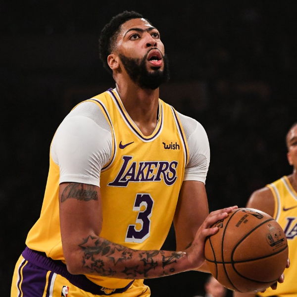 NBA 速報／叫我湖人一哥！Anthony Davis 狂炸 40 分 20 籃板痛宰灰熊，比肩俠客歐尼爾刷新多項紀錄！