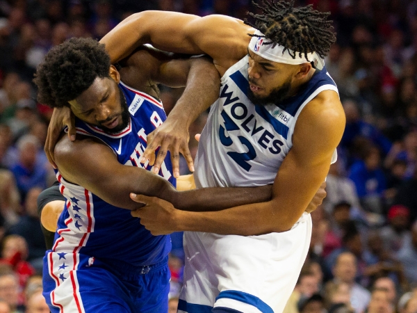 NBA 速報／長人大亂鬥！Embiid 與 Towns 發生激烈衝突，右勾拳 + 致命鎖喉彷彿在看 WWE 摔角！