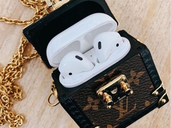 AirPods Pro 買不起？先買保護套吧！盤點 5 款超夯「精品保護套」網友：我剁到沒手了！