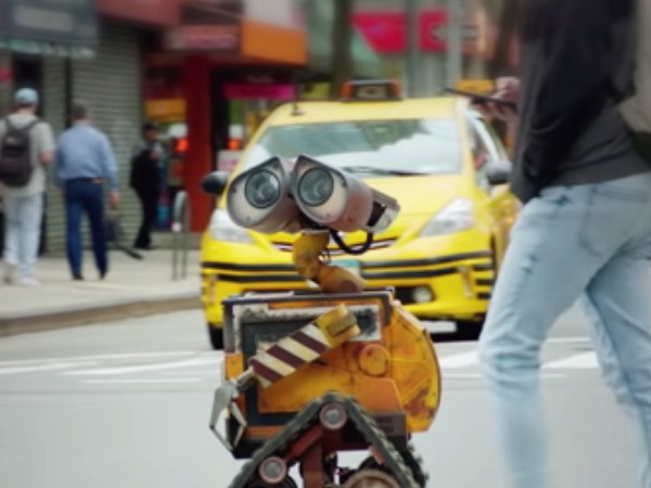 害羞瓦力走上人行道?!皮克斯推出超萌紀錄片《Pixar in Real Life》動畫角色全在現實生活現身啦!