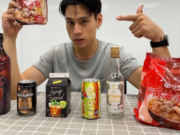 【吃貨出任務】用長島冰茶煮泡麵?!挑戰把 5 種酒加到麻油雞泡麵,口感「超乎你想像」!