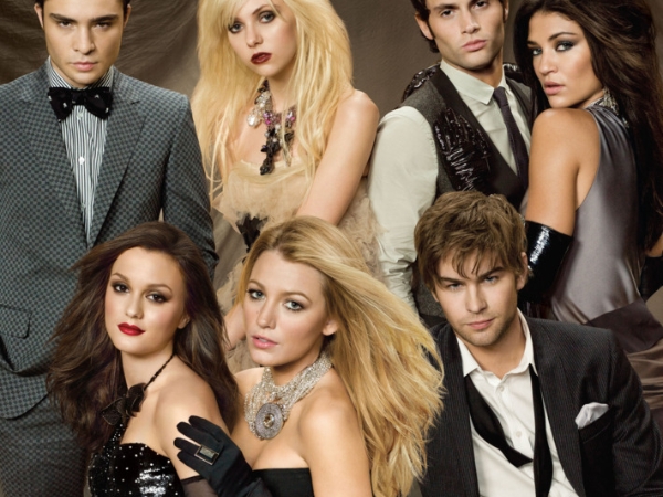 還記得那句 XOXO Gossip Girl 嗎？舊版女演員宣布回歸新版《花邊教主》配音經典旁白！