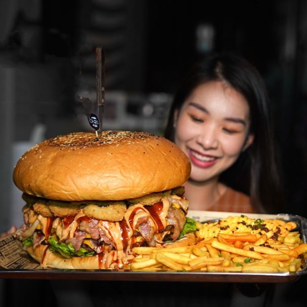 太驚人！泰國漢堡店推出「6.5 公斤超級巨無霸漢堡」，挑戰成功還送你獎金！