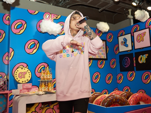寂寞男孩 Marz23 著 Odd Future 粉紅帽 Tee 快閃武昌誠品開趴