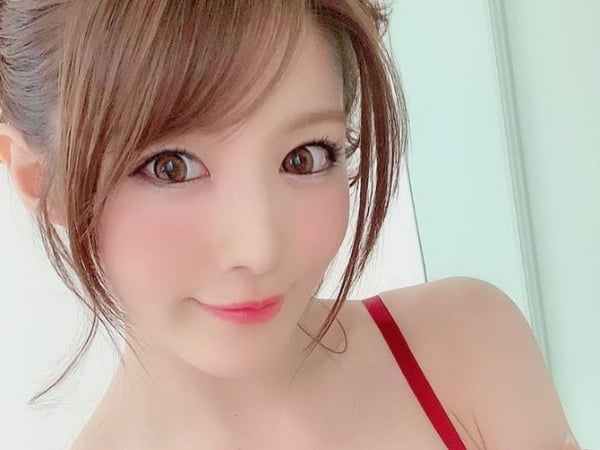 暗黑陷阱 V.S 撫媚性感！女優相澤南 2 款「心癢妝容解析」今晚妳想用哪張臉約會？
