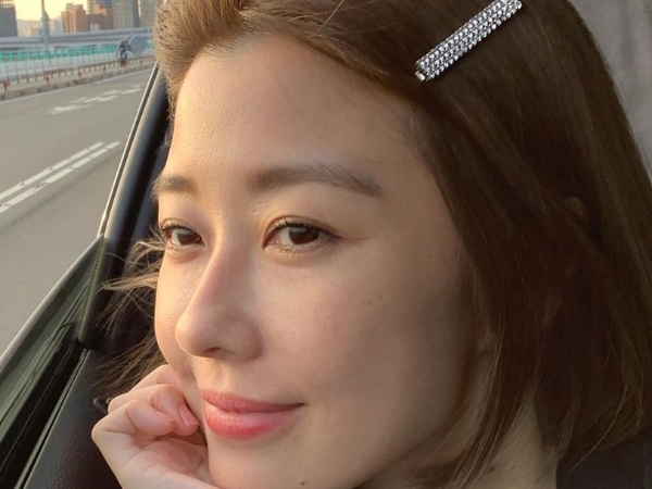 李維維的美連「金城武、郭富城」都迷倒！和 20 歲鮮肉演情侶毫無違和？因為她洗臉多了「這個步驟」⋯