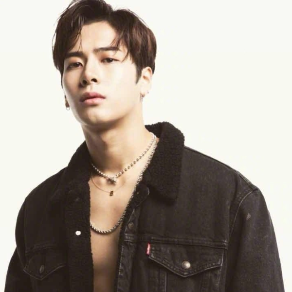 粉絲們不用再吵了！我們用了這 3 點精闢分析：吳亦凡、王嘉爾誰才是「華語圈新生代 Icon 」代表？