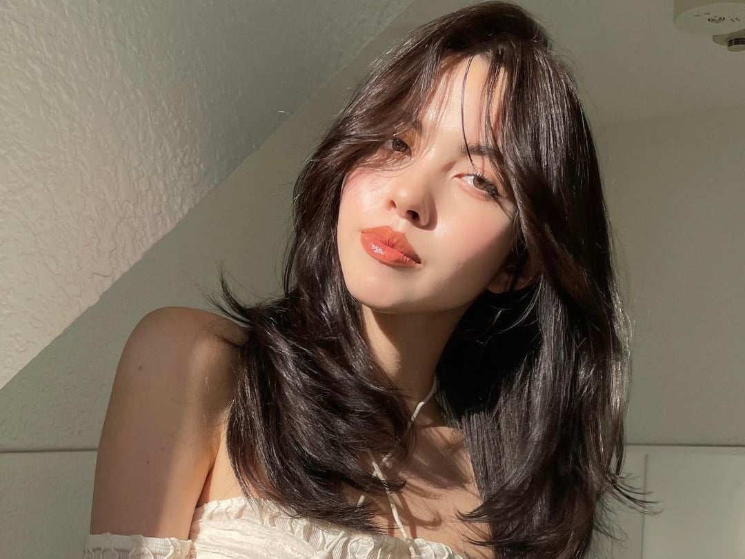 燙完捲髮整理 5 大技巧：不逆向吹捲、冷捲定型⋯燙完頭髮隔天不捲，都是因為你沒學這幾招！