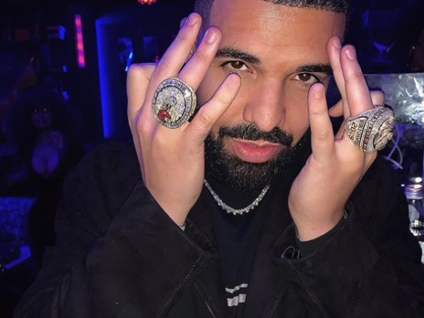 極致炫富!Drake 豪砸 2 千萬訂製勞斯萊斯 Bushukan 車款,女神像變「貓頭鷹」奢華程度爆表