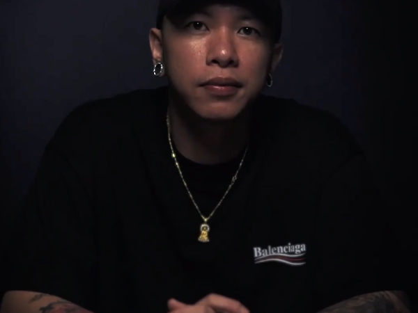 從陣頭歲月到金曲稱霸！頑童小春釋出「超催淚」紀錄片，網友：「這是我看過他最柔軟的一面...」