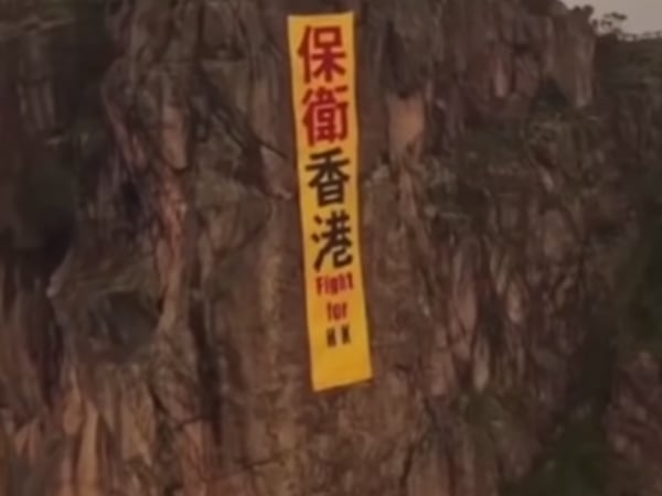 「他們用彈藥回答，不中聽的喧嘩。」盤點 4 首「撐香港歌單」！網友淚崩：第一首就哭爆⋯
