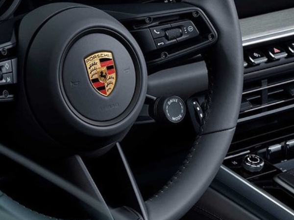 出手排就買！Porsche 新 911 Carrera S/4S 將有7速手排可選