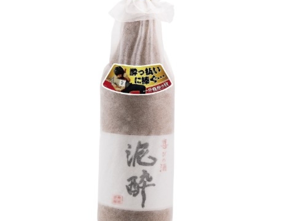 快送給你那愛喝酒的朋友！日本超助眠「一公升酒瓶抱枕」，酒鬼抱了保證一秒入睡