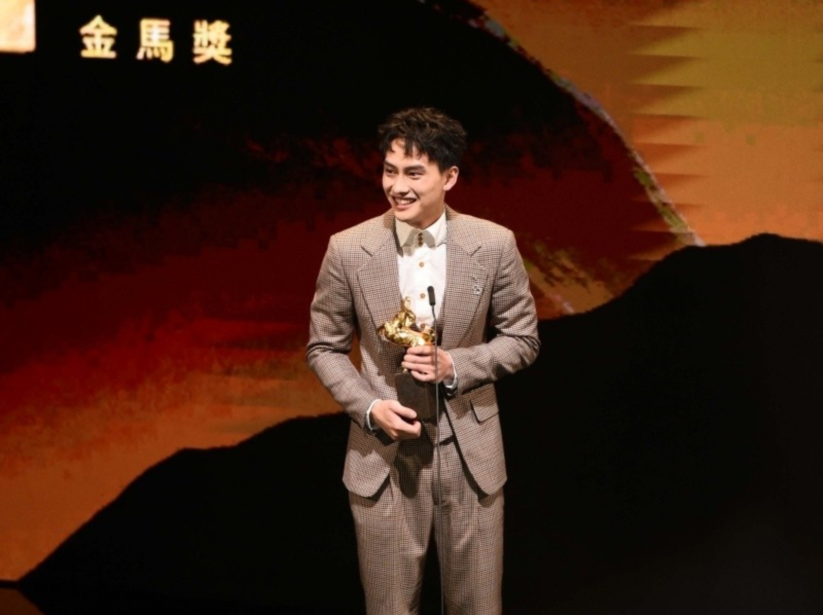 范少勳勇奪金馬 56 最佳新演員大獎！感言暖哭：「感謝我媽，給我很大的空間和時間去追夢！」