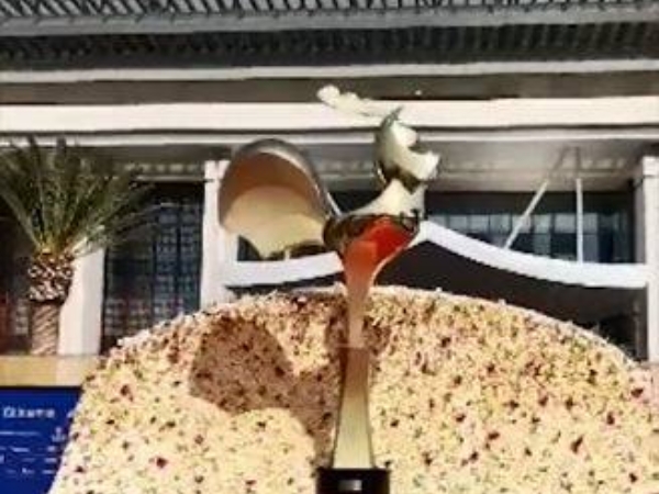 金雞獎強碰金馬獎！千萬打造「春晚規格」場佈讓網友傻眼：根本是土豪級靈堂